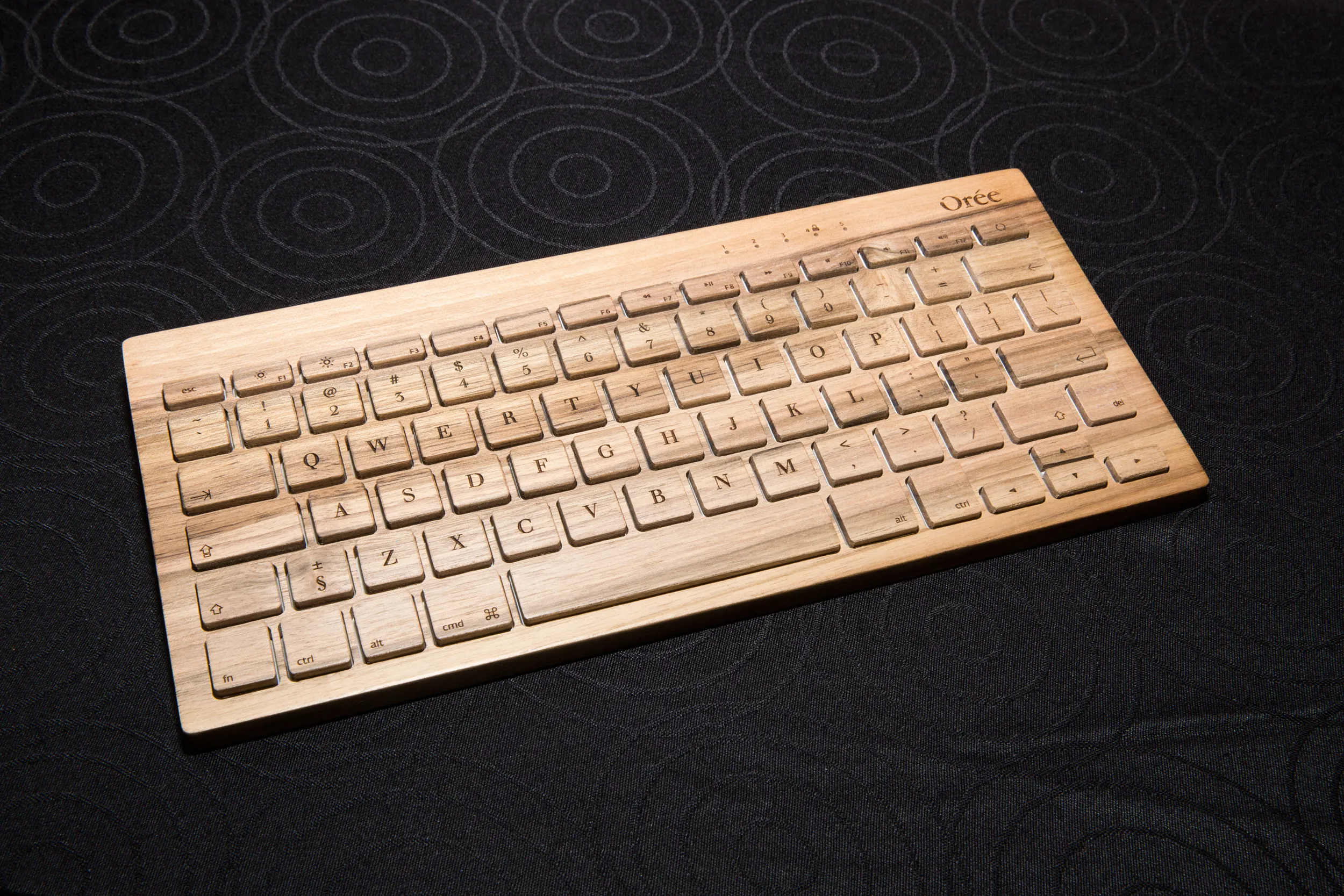 SURGACUANNEWS.COM – OREE WOODEN KEYBOARD: INOVASI TEKNOLOGI BERNAPAS ALAM