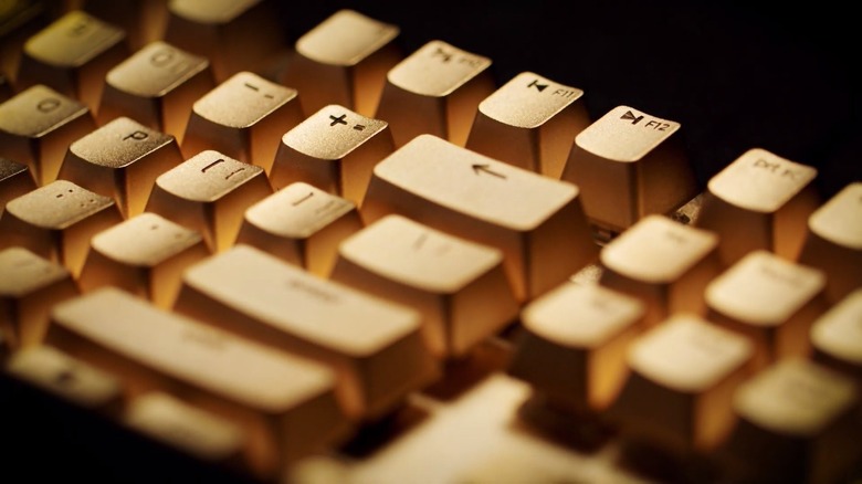 SURGACUANNEWS.COM – ADATA GOLDEN SUMMONER: KEYBOARD MEWAH EDISI TERBATAS