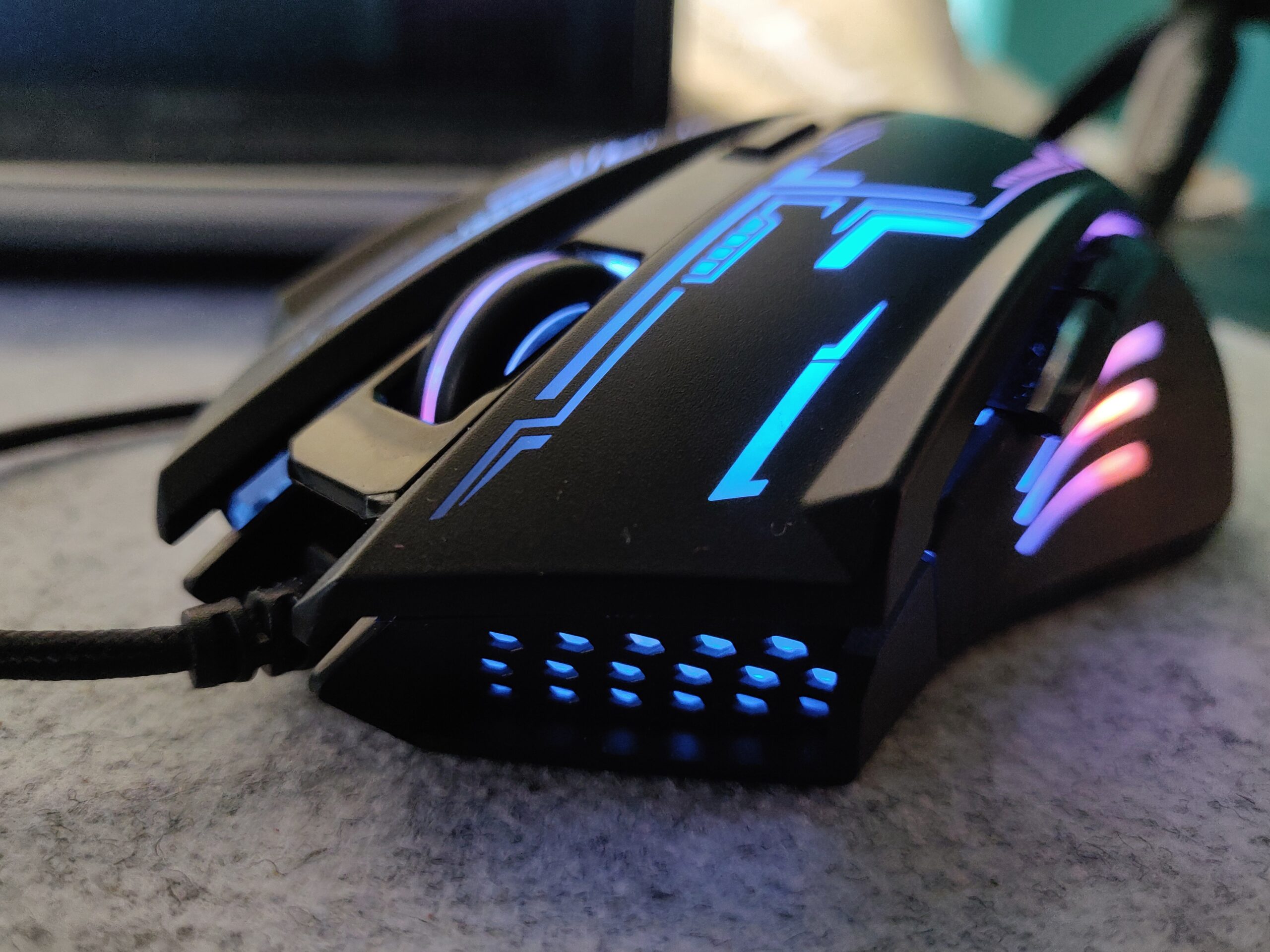 SURGACUANNEWS.COM – LENOVO LEGION M200 RGB GAMING MOUSE